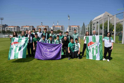 Öğrencilerden şampiyonu ziyaret
