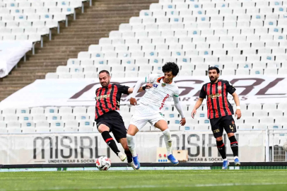 Trendyol Süper Lig: Fatih Karagümrük: 0 - Corendon Alanyaspor: 1 (İlk yarı)
