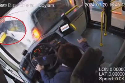 Otobüs şoförü uykuya daldı, önündeki araca çarptı... Lise öğrencisi iki aracın arasında böyle sıkıştı
