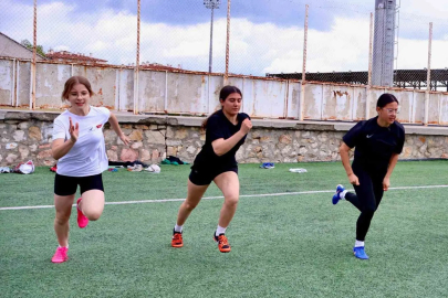 ‘Gençlik Haftası’ atletizm yarışmaları Bilecik’te sona erdi

