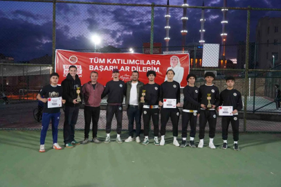 Gençlik turnuvalarında dereceye girenler ödüllerini aldı
