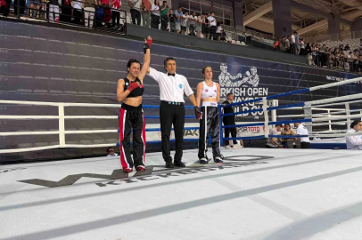 Bağcılar Belediyesi personeli Emine Arslan, Kick Boks Dünya Kupası Şampiyonu oldu
