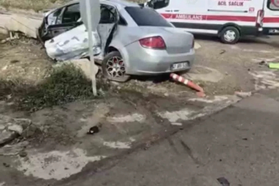İzmit’te otomobil ile belediye otobüsü çarpıştı: 3 yaralı
