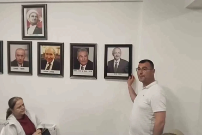 Edirne’de partililer CHP il binası önünde toplandı
