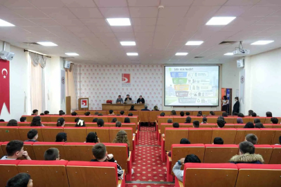 BŞEÜ’de geri dönüşüm malzemeleri sanata dönüştü
