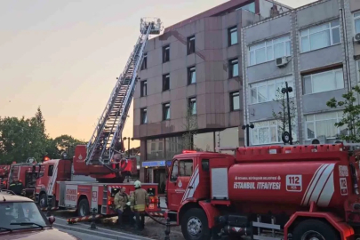 Fatih’te otelde çıkan yangında 32 yaşındaki kişi hayatını kaybetti
