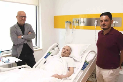 18 yıldır nakil kalbiyle yaşıyor: Üç bypasslı hastaya riskli pil operasyonu
