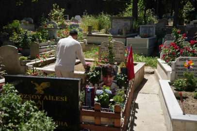 Mattia Ahmet Minguzzi’nin ailesi, bayramın ilk günü çocuklarının mezarını ziyaret etti
