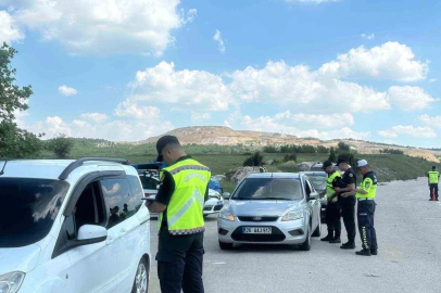 Bilecik’te bayram denetimi: 321 kişi ve 144 ara�� sorgulandı
