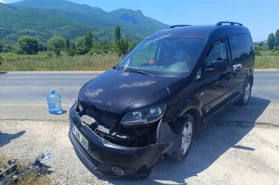 Motosiklet otomobille çarpıştı : Sürücü ağır yaralı
