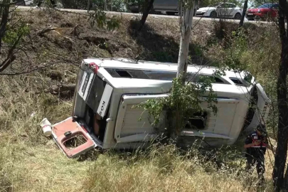 Balıkesir’de yolcu minibüsü ile otomobil kaza yaptı; 14 yaralı
