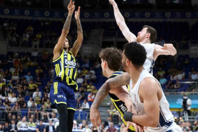 Basketbol Süper Ligi: Fenerbahçe: 60 - A. Efes: 59
