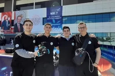 Burhaniyeli öğrencilerden robot yarışmasında önemli başarı
