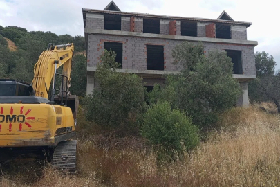 Çanakkale’de 11 kaçak yapı yıkıldı
