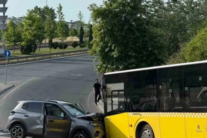 Motosiklete çarpmamak için manevra yapınca karşı şeride geçip otobüse çarptı: 1 yaralı
