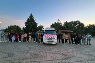 Çanakkale’de 33 kaçak göçmen ile 2 organizatör yakalandı
