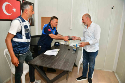 Esenyurt’ta 35 bin lirasını çöpe atan vatandaşın imdadına temizlik personeli yetişti
