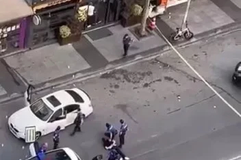 Esenyurt’ta vale ile müşteri arasında silahlı kavga
