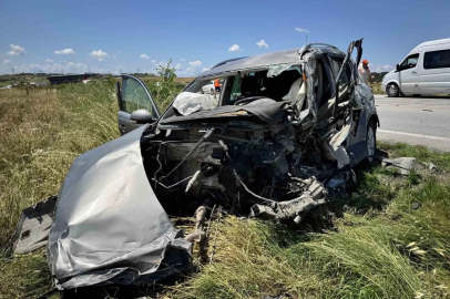 Kazada hurdaya dönen otomobilin sürücüsü hayatını kaybetti
