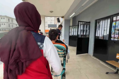 LGS’de zamana karşı yarış: Esenyurt zabıtası öğrenciyi sınava 30 saniye kala yetiştirdi

