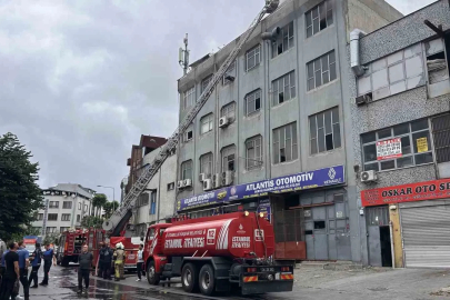 Bayrampaşa’da plastik eşya üretim atölyesinde yangın paniği
