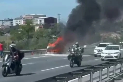 TEM Otoyolu’nda seyir halindeki aracın yanma anı kameraya yansıdı
