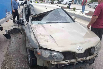 Park halindeki kamyonete çarptı, 2 çocuk yaralandı

