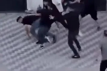 Kemer ve ıstakalarla birbirlerine saldırdılar
