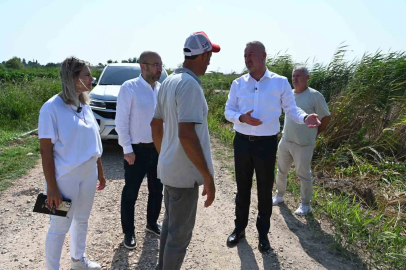 Karacabey Belediyesi kırsaldaki arazi yollarını düzenleniyor
