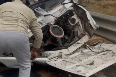 Yağış sebebiyle kontrolden çıkan otomobil refüje çarptı: 1 yaralı
