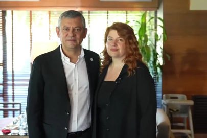 Özgür Özel, geri çevirdiği börek için Canan Uzer ile aynı sofrada buluştu
