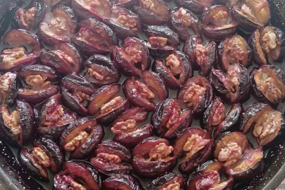 Dalında 4 liraya düşen ton eriği kışlık tatlıya dönüşüyor
