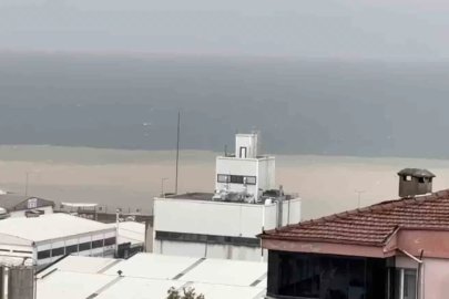 Bursa’da şiddetli fırtına ve sağanak yağış denizle karayı birleştirdi
