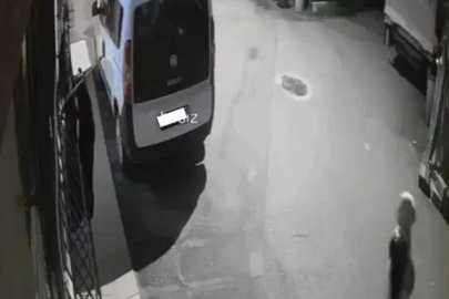 Korkuluğa asılan kıyafetleri beğenip alan kadın kameraya yakalandı
