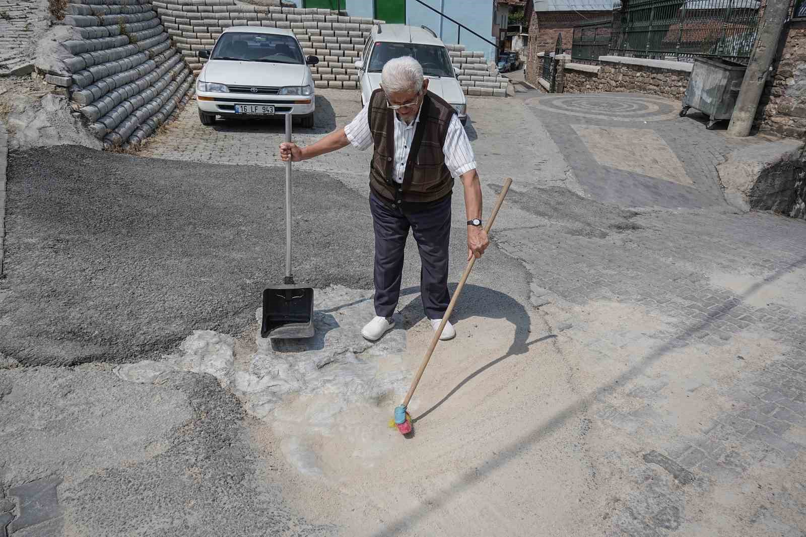 452 yıllık izi, her gün göreviymiş gibi temizliyor
