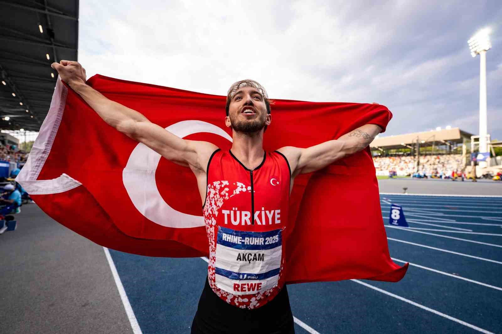 Berke Akçam’dan altın madalya
