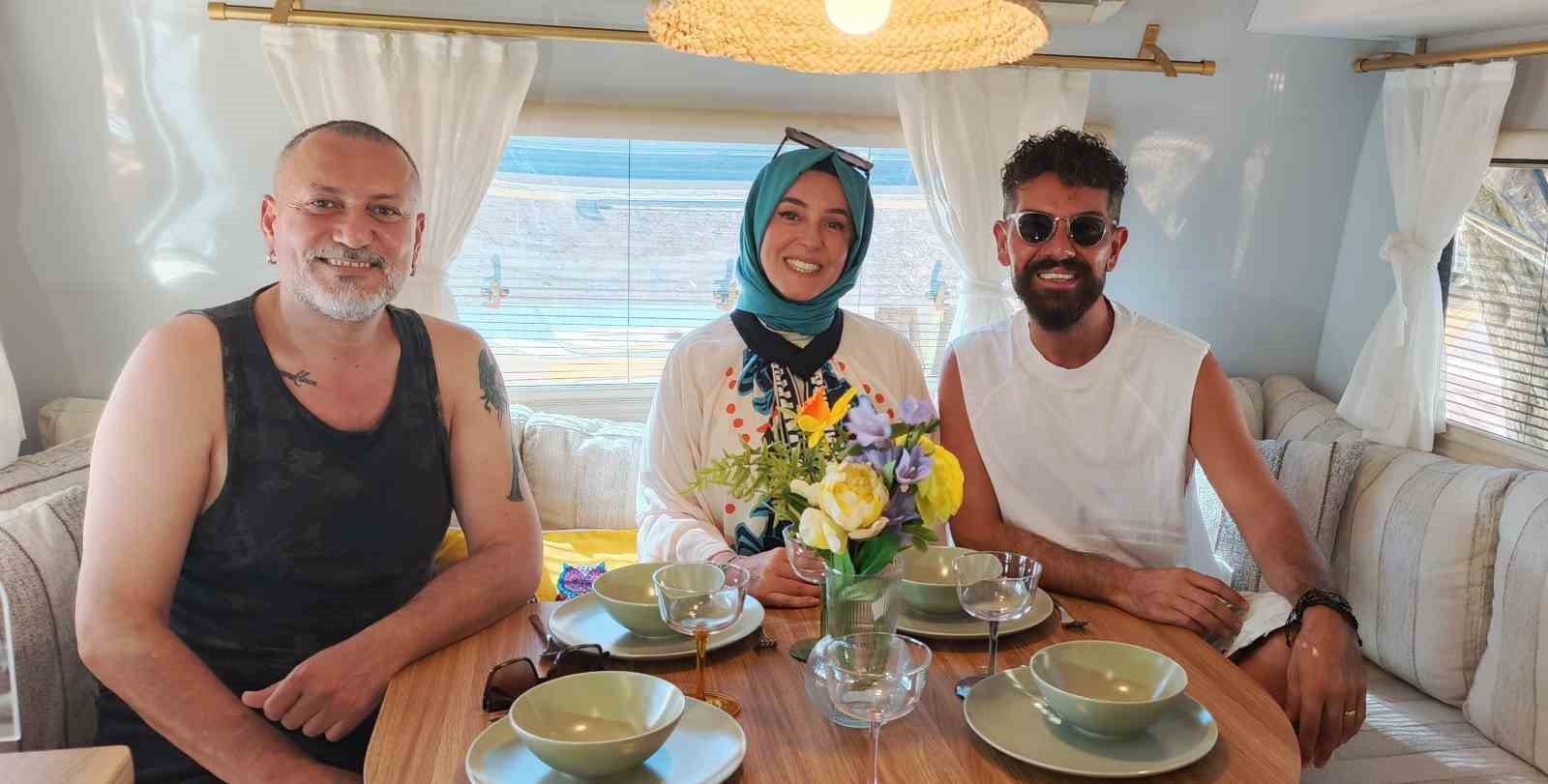 İki ünlü ismin karavan rekabeti
