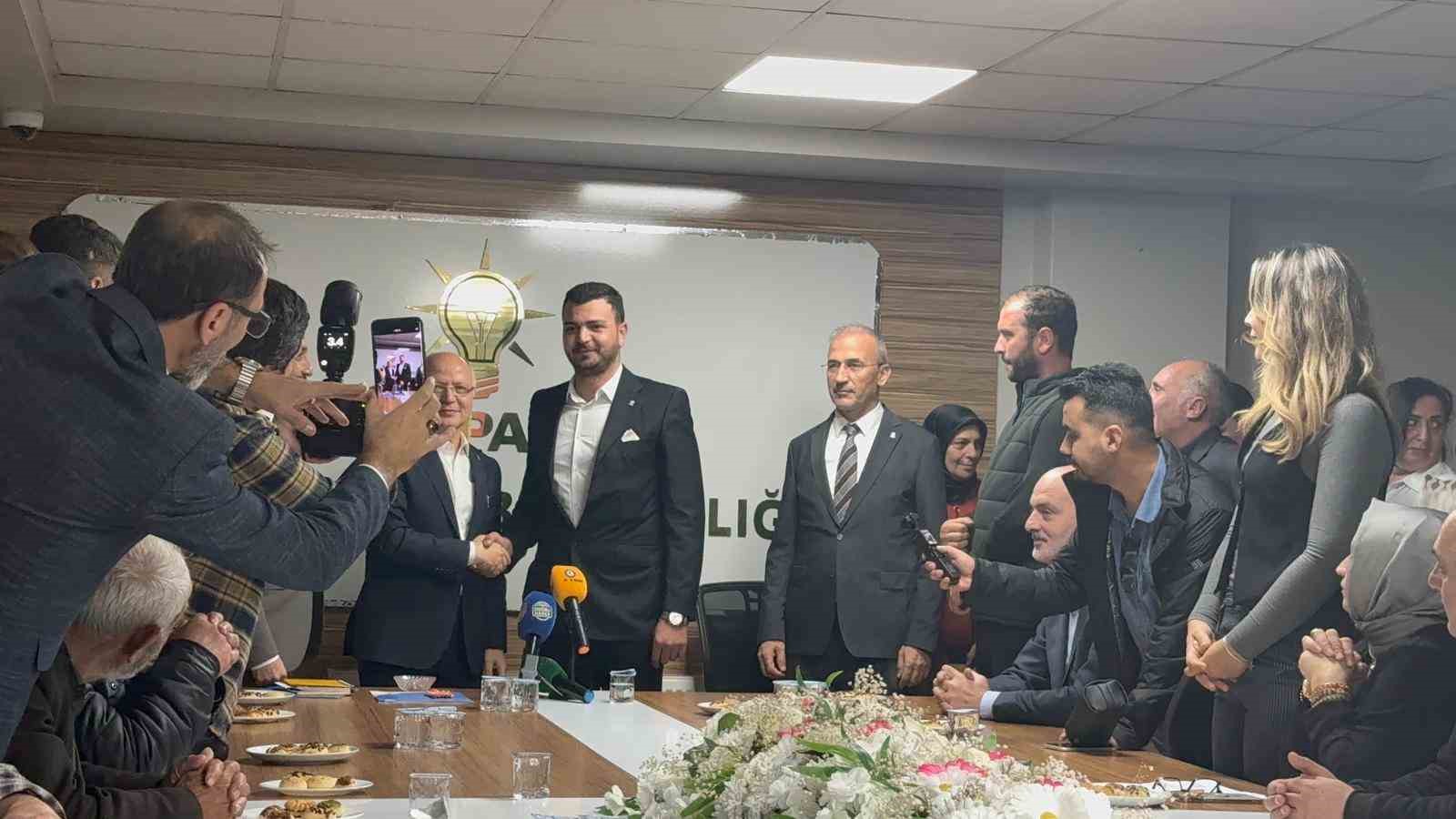 Gemlik’te AK Parti’ye 800 yeni üye katıldı
