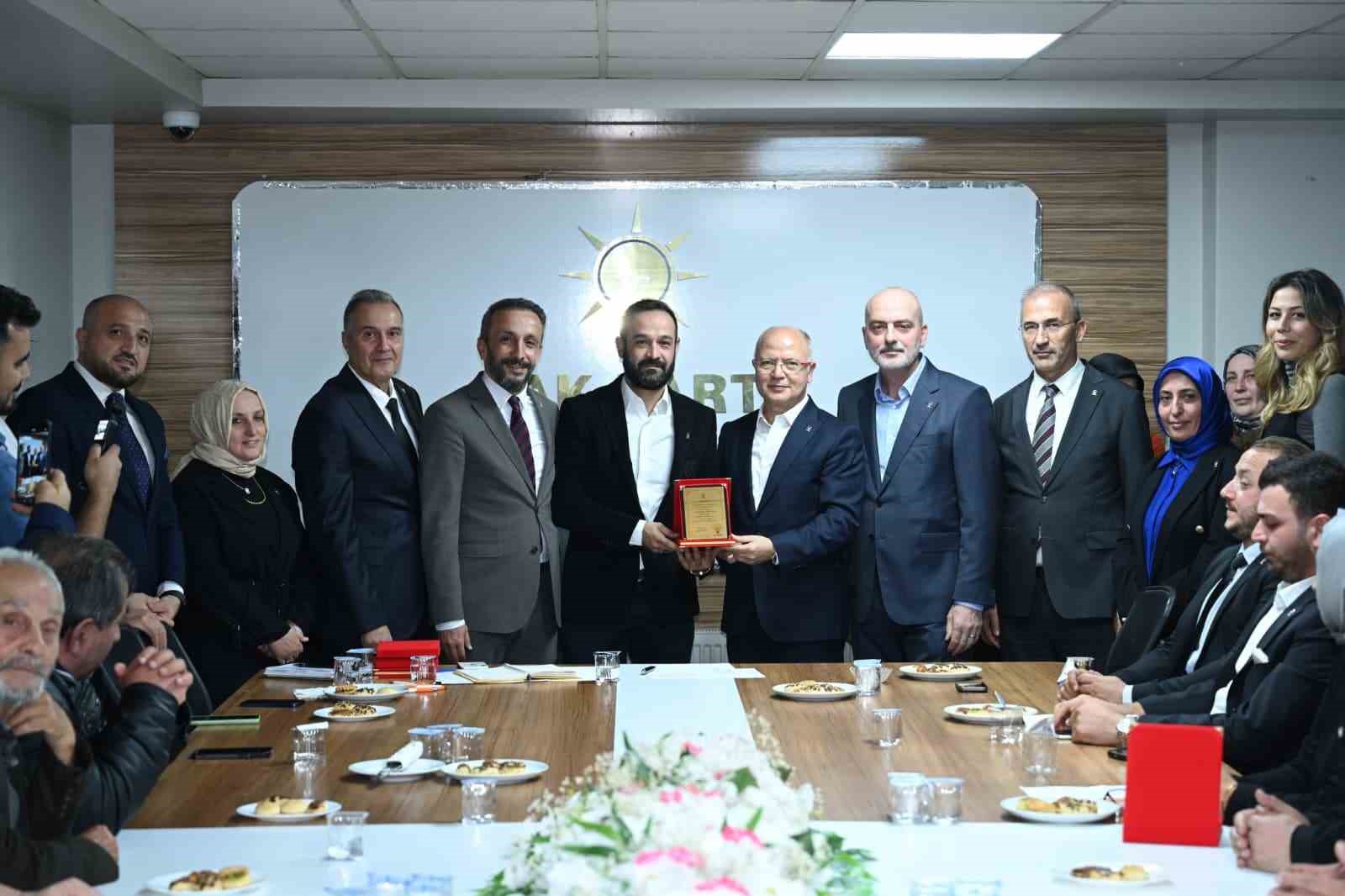 Bursa’da 800 yeni üye AK Parti’ye katıldı
