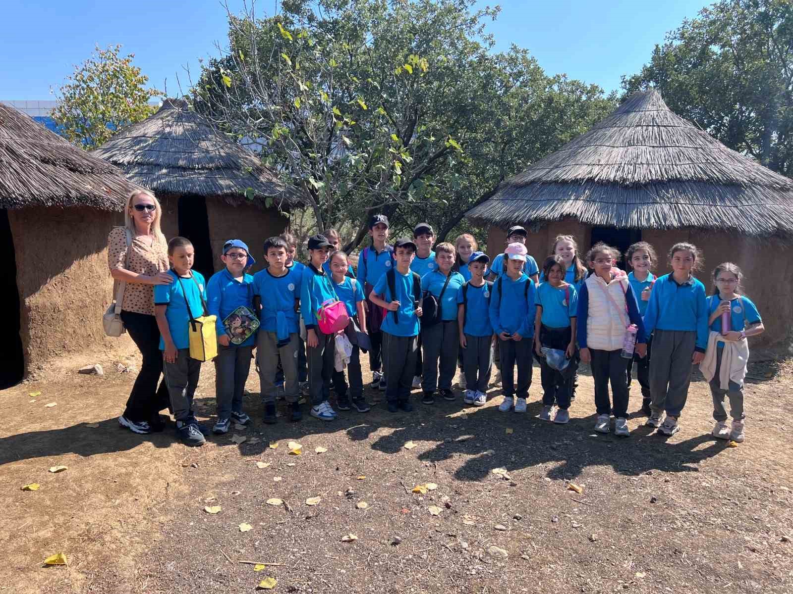 Öğrenciler, Arkeopark’ta arkeolojiyi tanıyor
