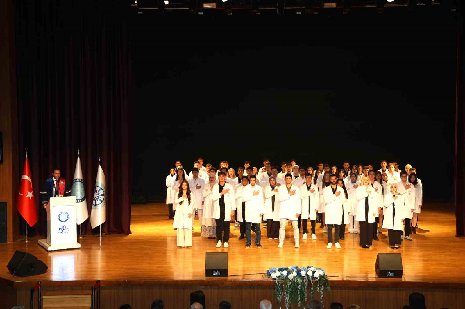 Diş hekimliği fakültesinde beyaz önlük heyecanı
