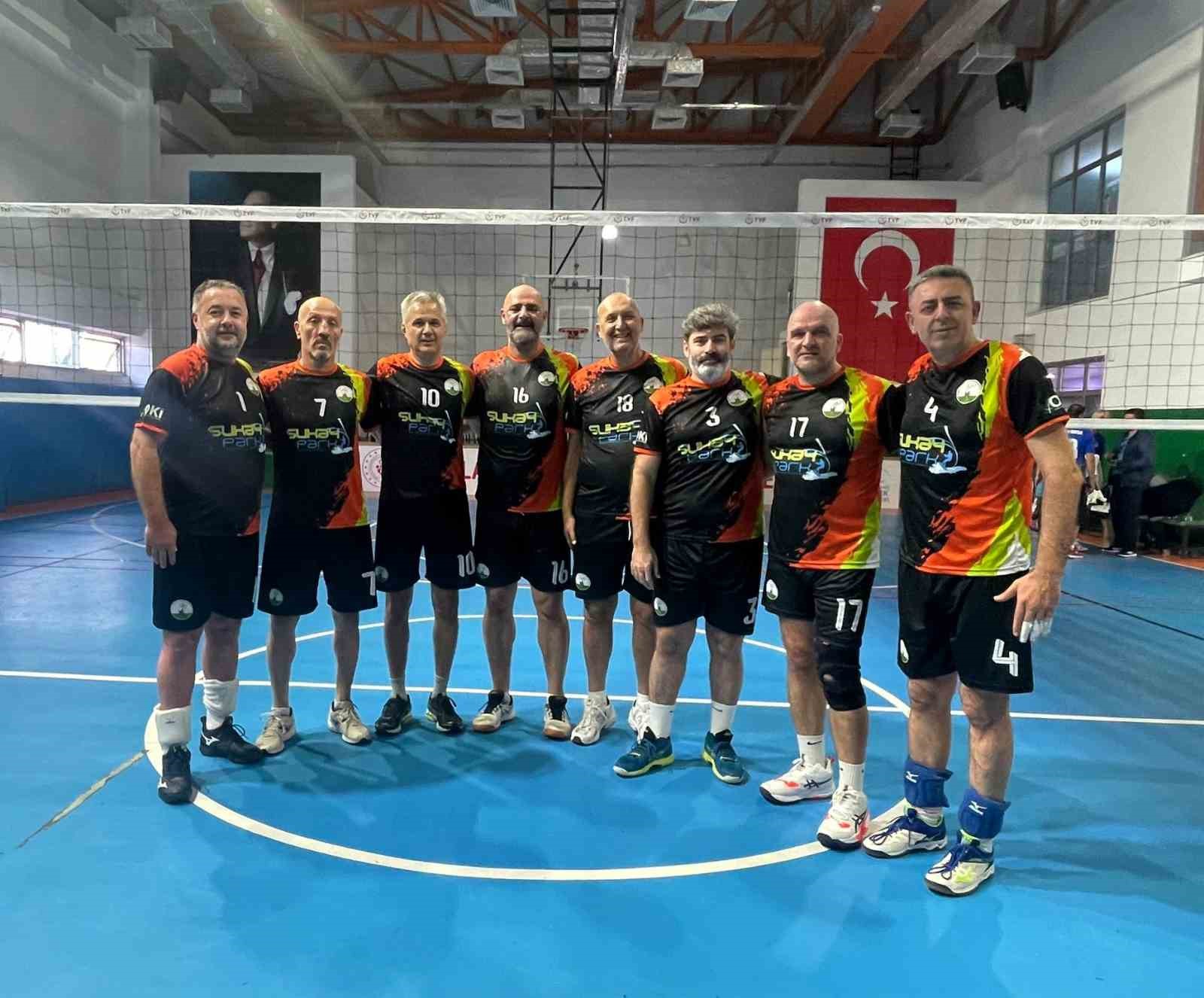 Osmangazi’nin veteran voleybolcuları zirveye çıktı
