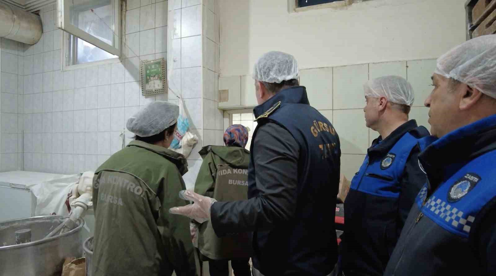 Gürsu zabıta ekipleri, gıda denetimleriyle göz açtırmıyor
