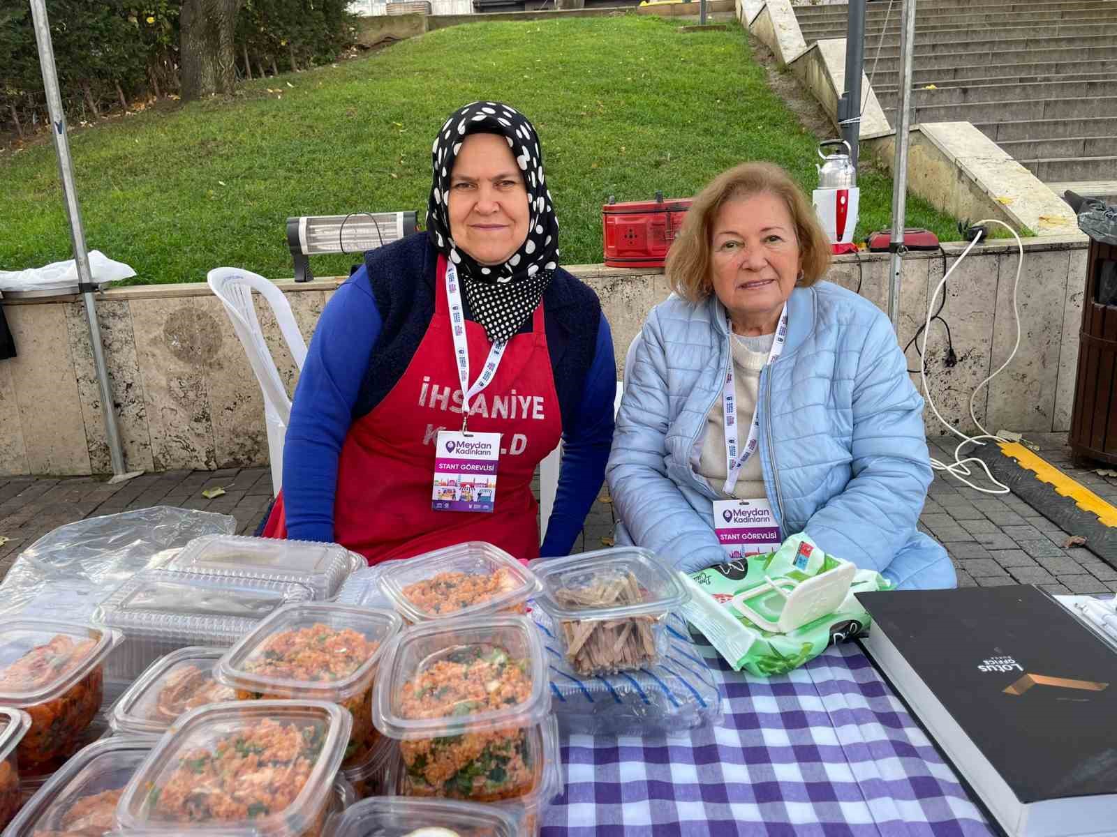 Heykel’de meydan kadınların
