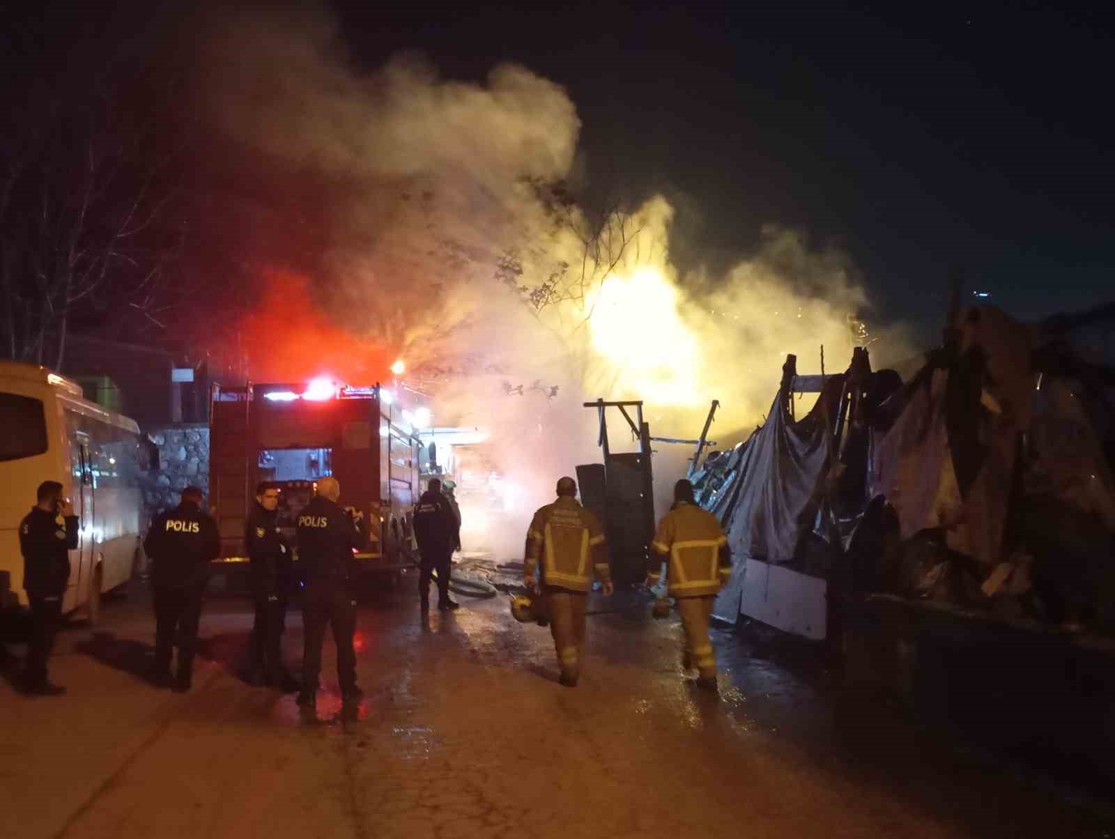 Osmangazi’de gece saatlerinde yangın paniği: 1 yaralı
