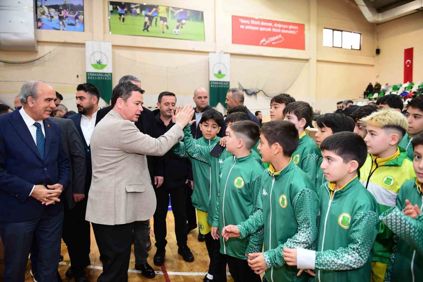 Osmangazi Belediyesi’nden amatör spor kulüplerine malzeme desteği
