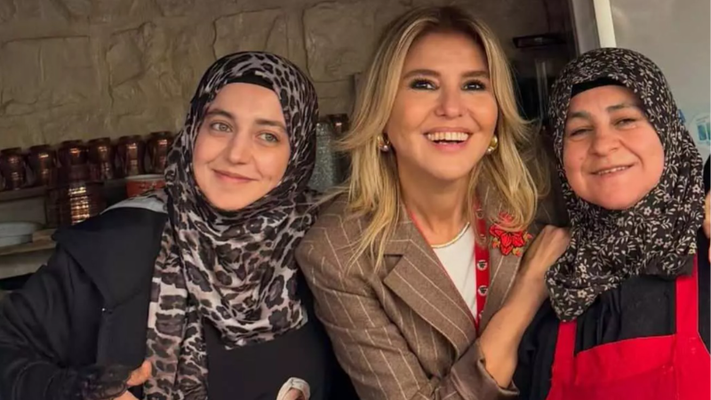 Halayın Ucundan Ahlak Çıkarmaya Çalışanlar