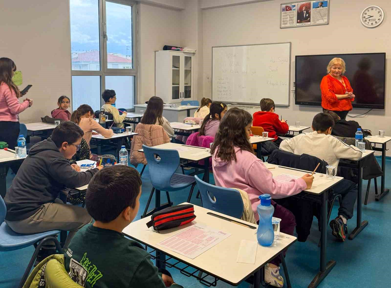 Arena bursluluk sınavına yoğun ilgi
