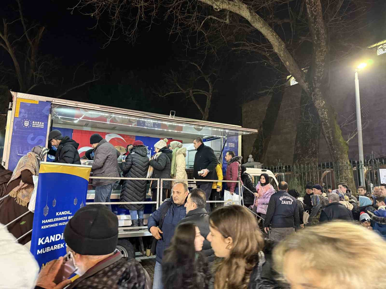 Bursalılar Miraç Kandili’nde Ulu Cami’ye akın etti
