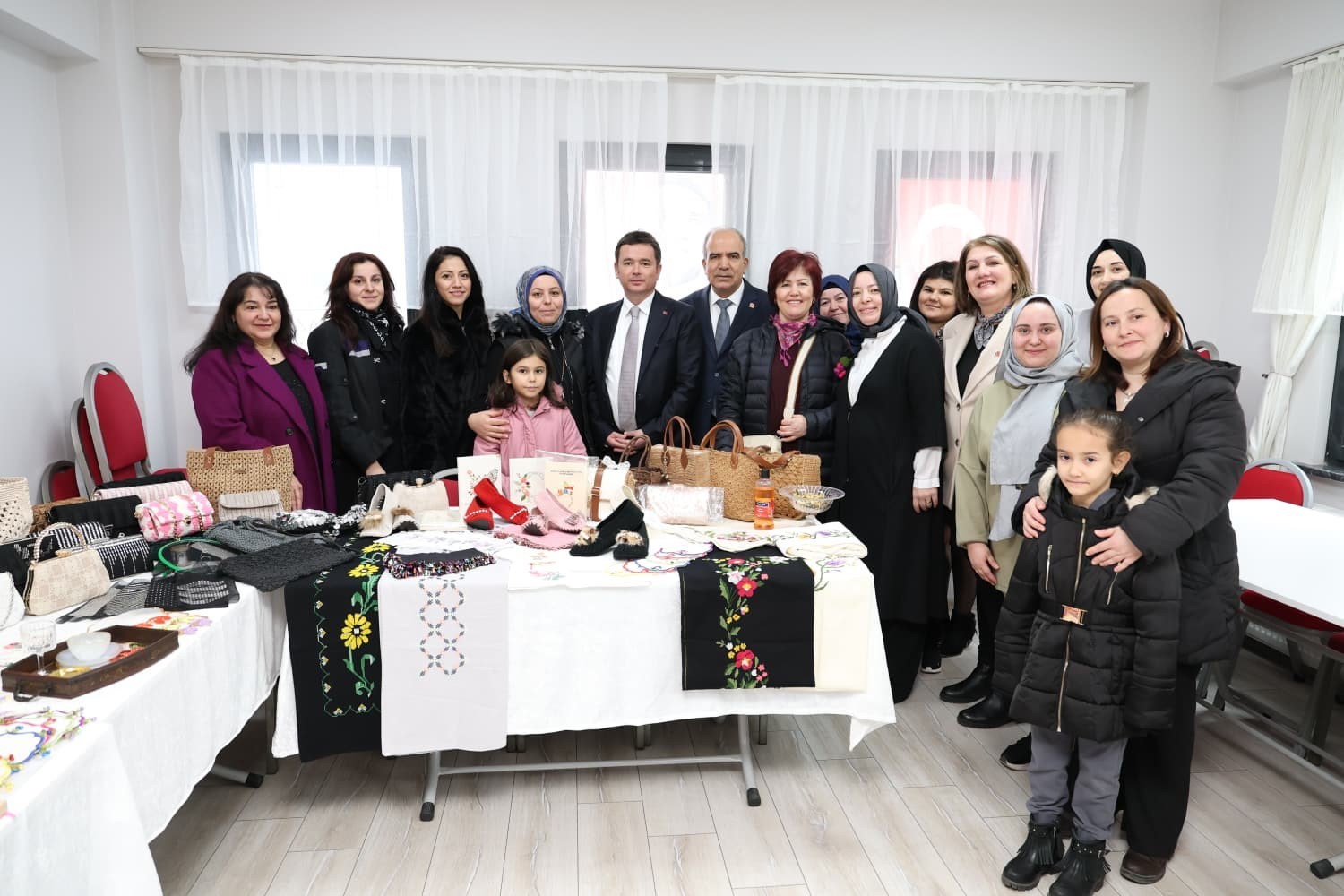 Mahalleli talep etti, Başkan Aydın hemen yerine getirdi
